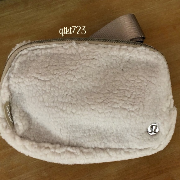 Everywhere Belt Bag Sherpa Fleece - IVORY/TRENCH - Picture 2 of 7